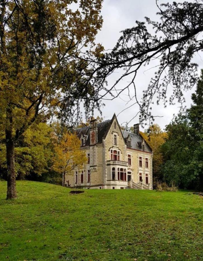 Chateau La Thuiliere Saint-Front-de-Pradoux Екстер'єр фото